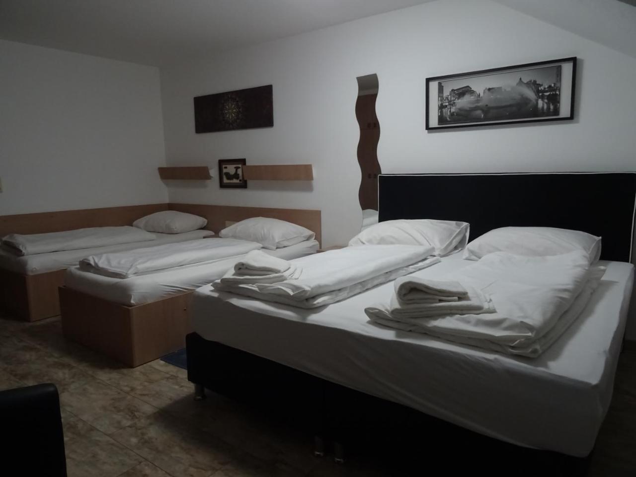 נויהאוס אם אין Apparthotel Alte Innbruecke-24Std-Self-Check In-Haustiere Willkommen מראה חיצוני תמונה